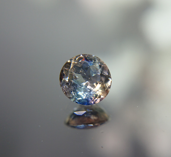 アキシナイト ブルー　0.36ｃｔ　☆1680　ブルーティントアキシナイト