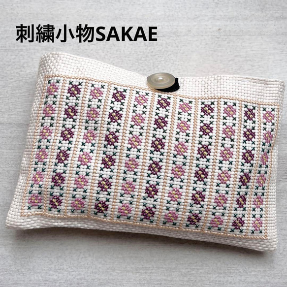 ハンドメイド手縫い刺繍花柄ポーチ　手帳ケース　通帳ケース