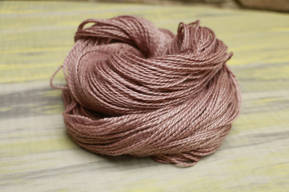 草木染の高級DKヤーン　Baby Alpaca 50％、Silk 25％, Linen 25% Biwa