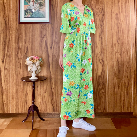 ロングシルクワンピース　半袖　正絹着物リメイク　黄緑　Robe longue 　３８( M〜L /９〜11）