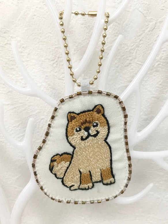 芝犬の刺繍チャーム　手刺繍　刺繍小物　芝犬　ワンコ　ワンちゃん　バッグチャーム　キーチェーン