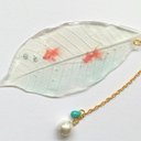 澄んだ水面の金魚　しおり