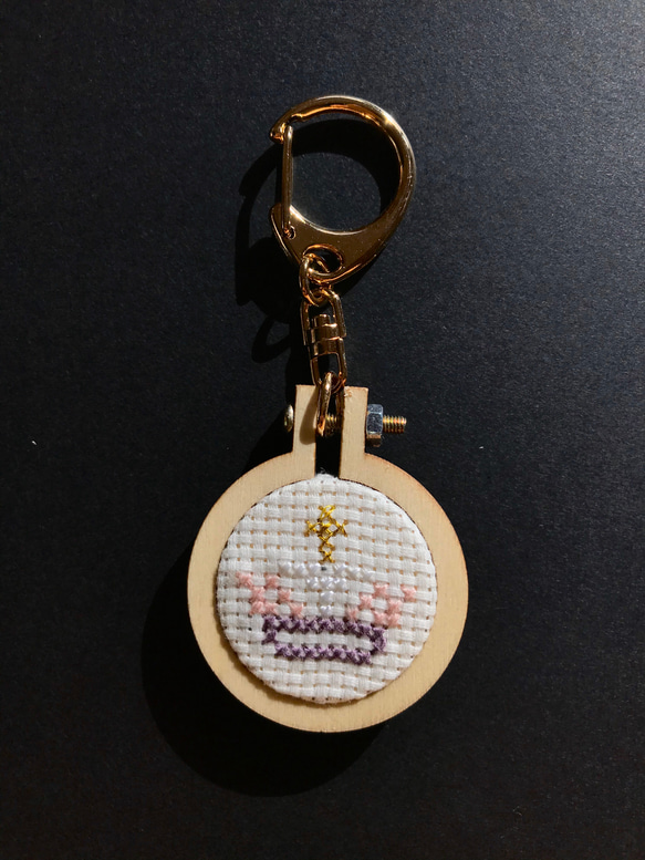 mini刺繍枠キーホルダー　王冠