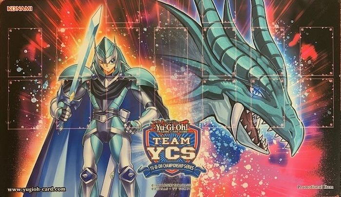 プレイマット『伝説の騎士ティマイオス＆ティマイオスの眼(TEAMYCS)』【-】{-}《プレイマット》