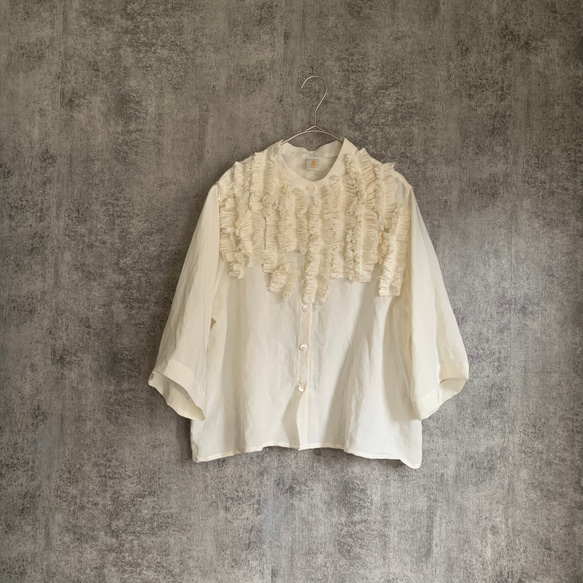 バンブーリネン　土曜日のシャツ Bamboo linen frilled Blouse on Saturday