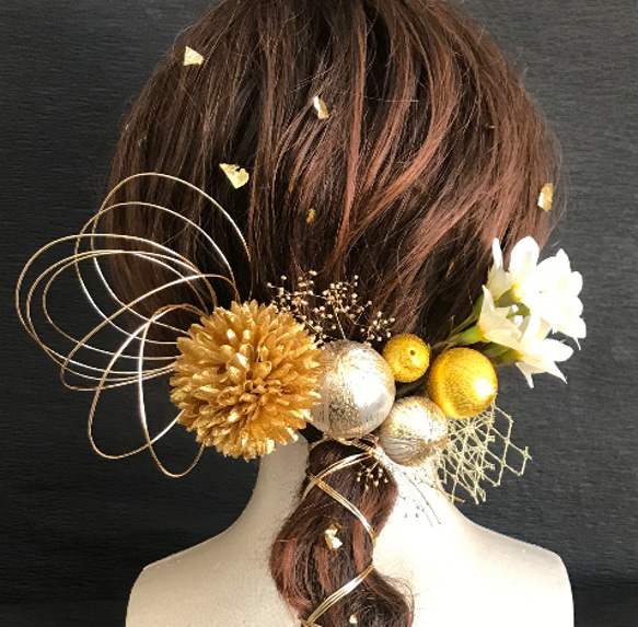 ゴールドマムと小花の髪飾り　水引アレンジ　結婚式　成人式用　卒業式　ヘアアクセサリー　金箔　ヘア飾り　2way