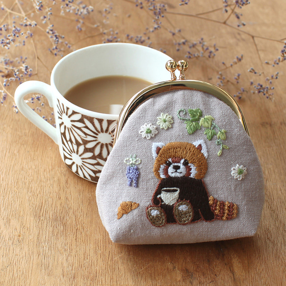 刺繍キット　レッサーパンダさん　がま口　財布