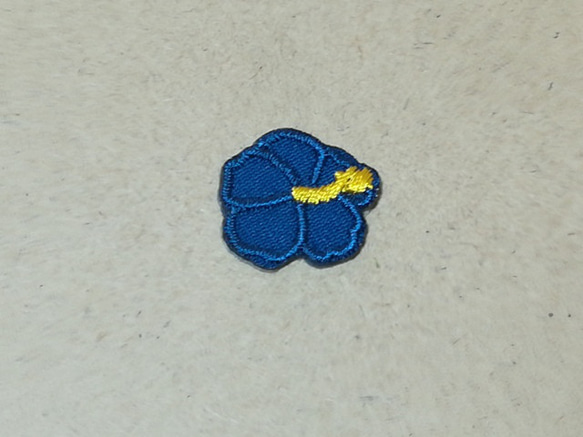 縁取り刺繍ハイビスカスの花ワッペン/ダークブルー・濃青