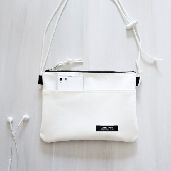 WHITE×WHITE　サコッシュバッグ　ミニショルダーバッグ