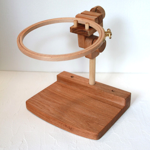 Embroidery Round Frame Stand (oak / EXPORT)  EDDY WOODWORKS