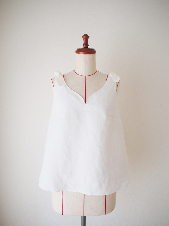 bulb-sleeveless blouse-