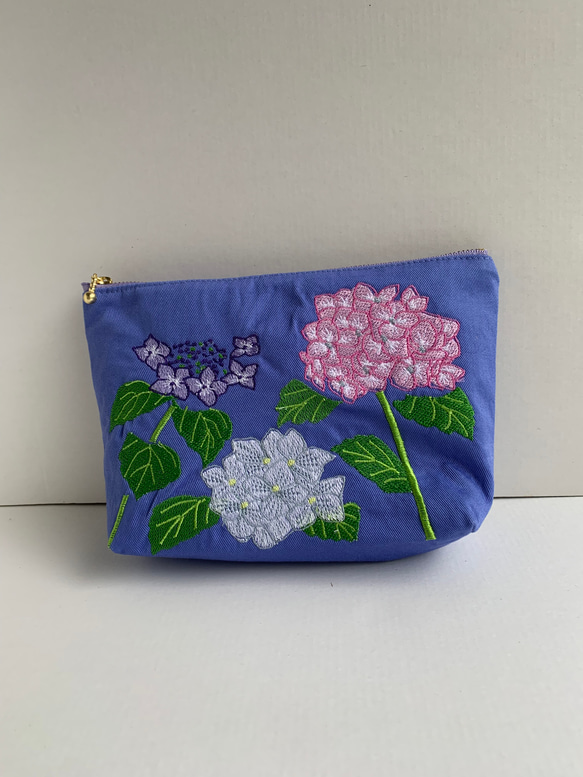 再販　庭の紫陽花刺繍のポーチ