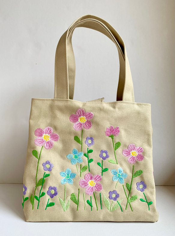 ぐるっとお花刺繍のスクエアバッグ(優しい色)