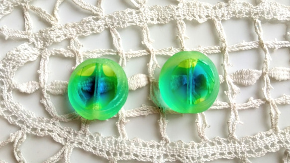 チェコビーズCzech Glass Beads テーブルカットうらん２個