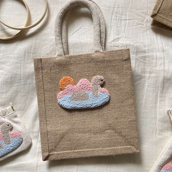 ネッシー　ジュートバッグ　ランチトート　軽量　大人かわいい　もこもこ　刺繍　くすみカラー　麻　パンチニードル　北欧