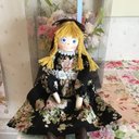 クリスマスにピッタリ薔薇のドレスを着た女の子