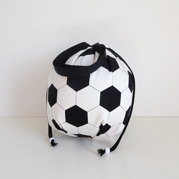 【白×黒】サッカーボール柄のボール入れ《直径23cm》