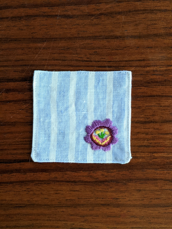 ハンガリー　シオーアガールドの刺繍　花のコースター（紫）