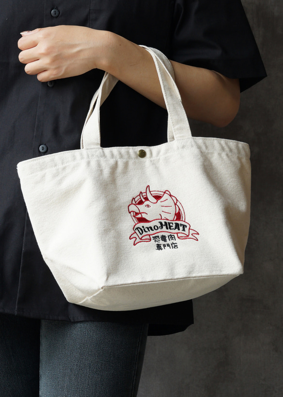 「恐竜肉専門店DinoMEAT」刺繍　ランチトートバッグ