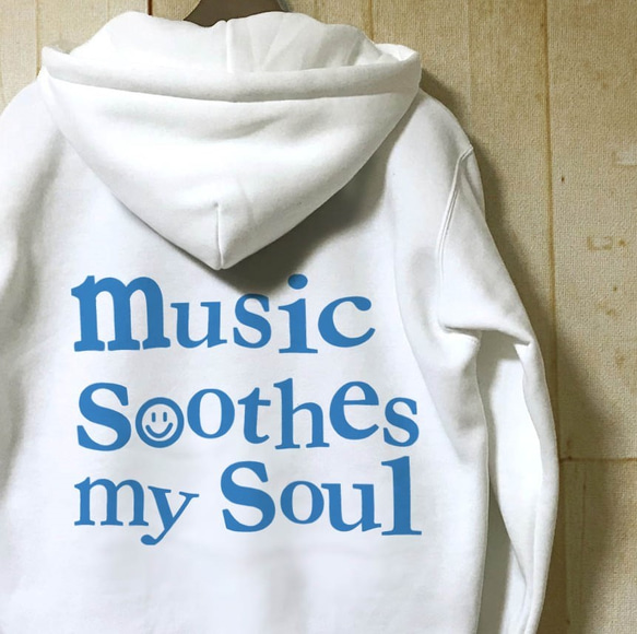 MUSIC SOOTHES MY SOUL / プルオーバーパーカー