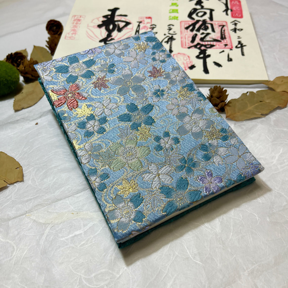 【再販】御朱印帳 大判Lサイズ  アシメ風 (水面桜/雲立涌文・浅葱色)