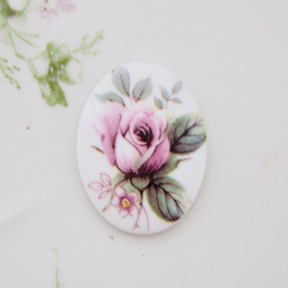 【1個】ヴィンテージ　ドイツ　ピンクローズ　薔薇　カメオカボション　オーバル　40ｘ30mm/PB1007