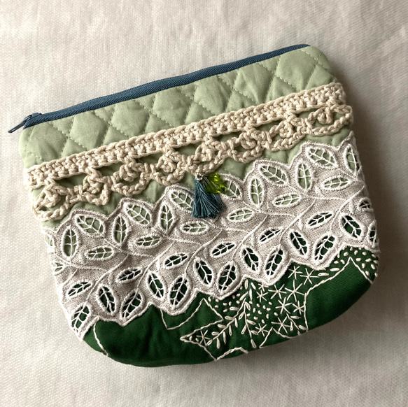 SALE！　レースと刺繍のキルティングデコデコポーチ　鳥