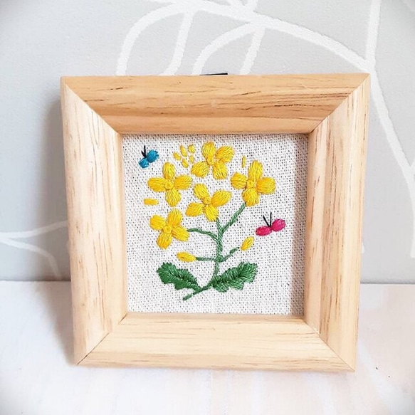 刺繍フレーム 菜の花　お花の刺繍　インテリア雑貨 壁飾り