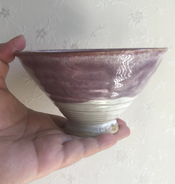 ∪茶碗（小ぶり抹茶茶碗）　紫×石灰白萩釉薬　白土＜手動ろくろ・玉づくり＞