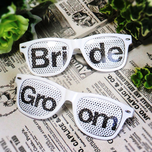 Bride&Groom WHITEウェディングサングラス 2個セット モノトーン フォトプロップス  ウェルカムボード