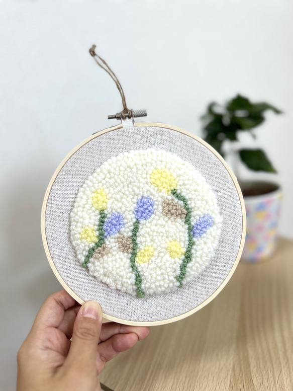 もこもこ壁飾り　北欧柄　刺繍タペストリー【レモン色花】