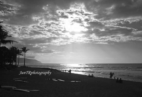 【Twilight Surfers】ハワイ写真　サーフィン　ビーチ　オアフ島　海　南の島　南国　風景写真　マットフレーム