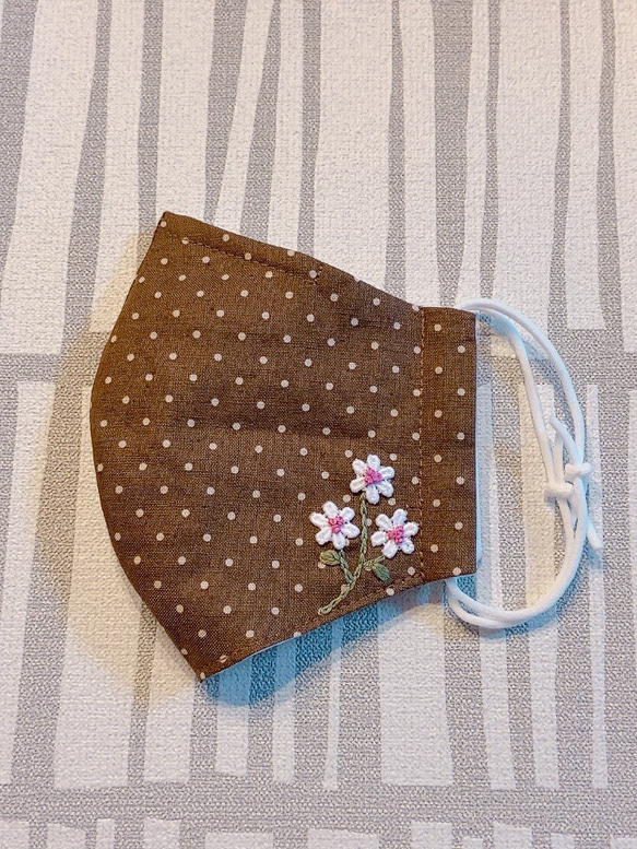 NO.57 マスク☆オールシーズンOK☆小花モチーフ☆手刺繍☆ノーズワイヤー入り☆大きめサイズ