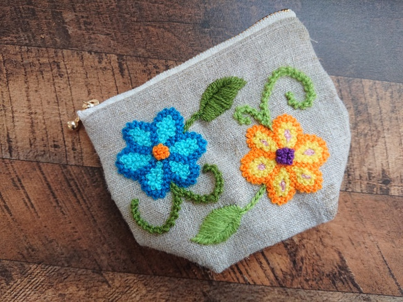 アヤクーチョ刺繍のポーチ