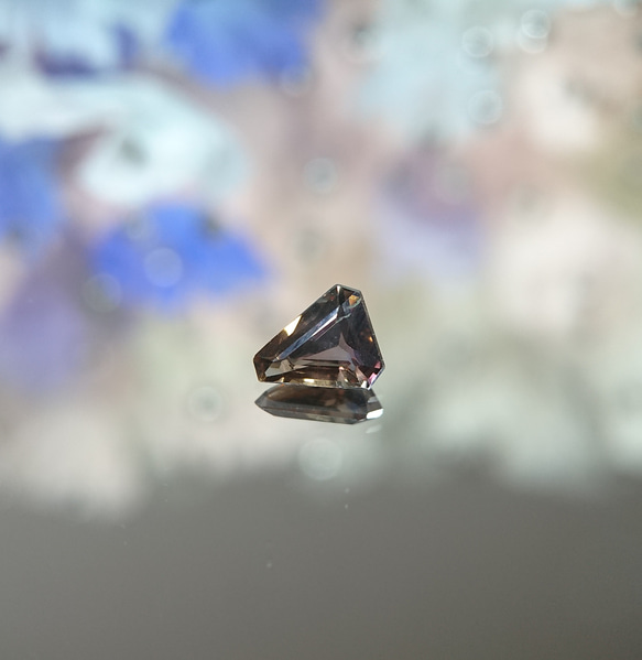 アキシナイト  ブルーティントアキシナイト  0.75ct  ⭐2112  kiraboshigem